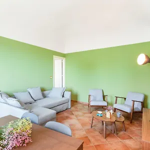 https://catania-city-center-apartment.taorminaitalyhotels.com